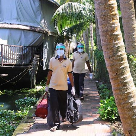 Aqua Jumbo Houseboats Hotel Kumarakom Esterno foto