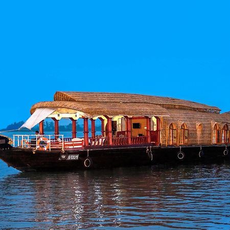 Aqua Jumbo Houseboats Hotel Kumarakom Esterno foto
