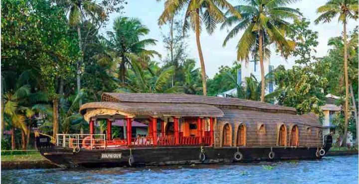Aqua Jumbo Houseboats Hotel Kumarakom Esterno foto