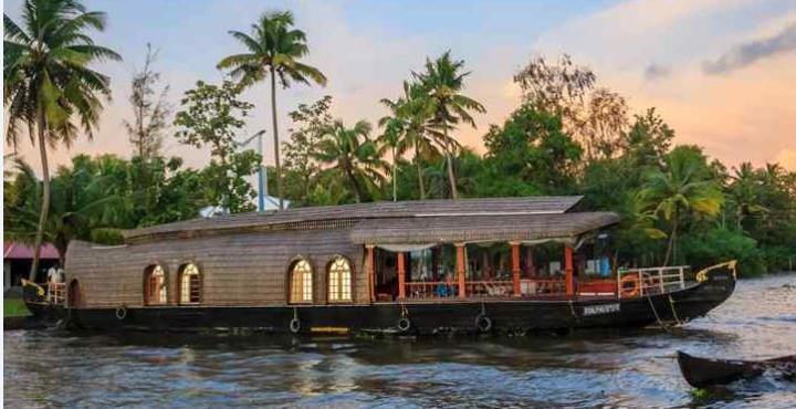 Aqua Jumbo Houseboats Hotel Kumarakom Esterno foto