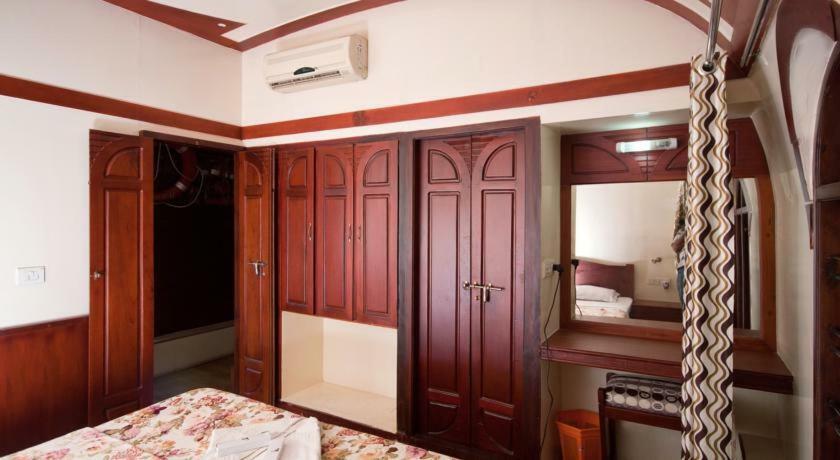 Aqua Jumbo Houseboats Hotel Kumarakom Esterno foto