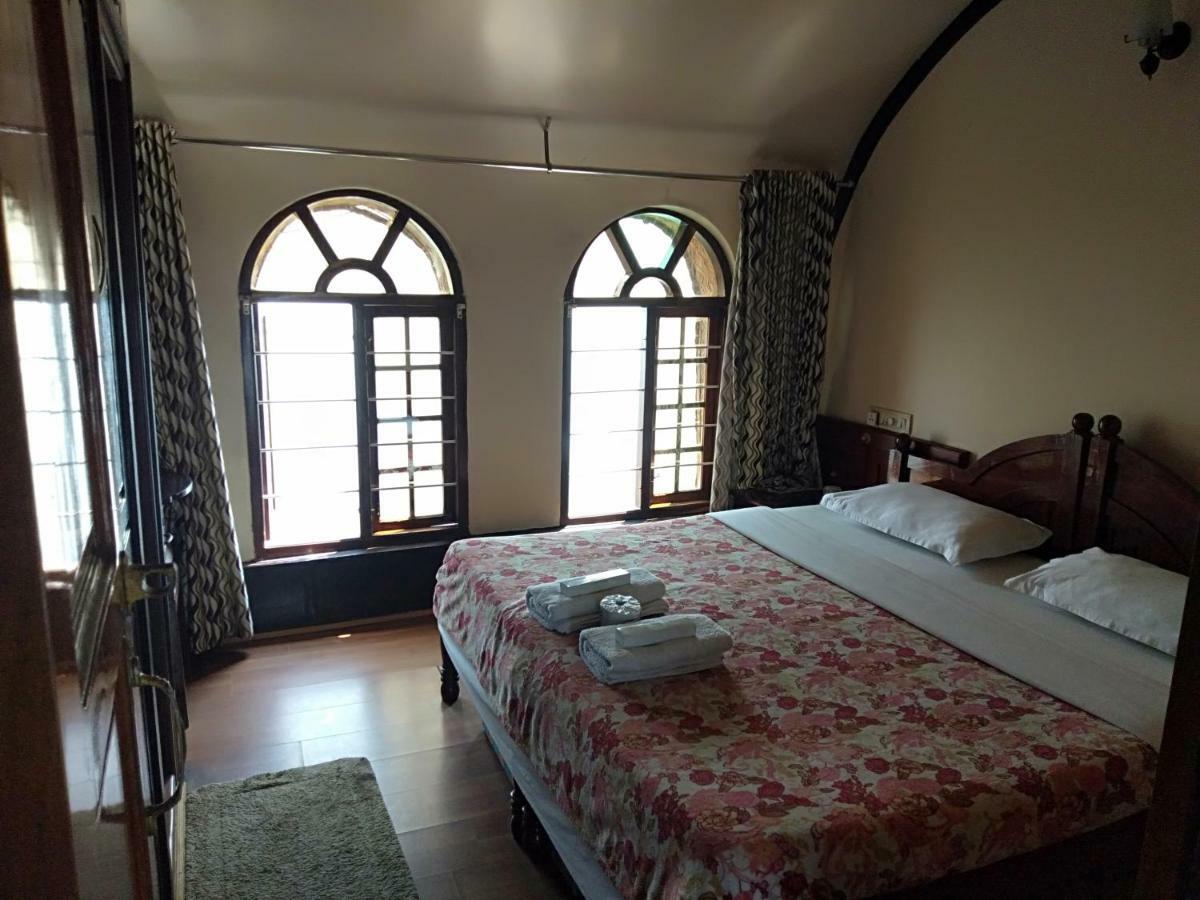 Aqua Jumbo Houseboats Hotel Kumarakom Esterno foto